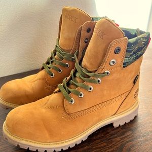 black scale timberland